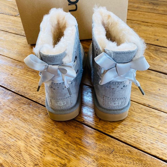 NIB UGG Women’s w dixi flora perforated boots - Picture 2 of 12